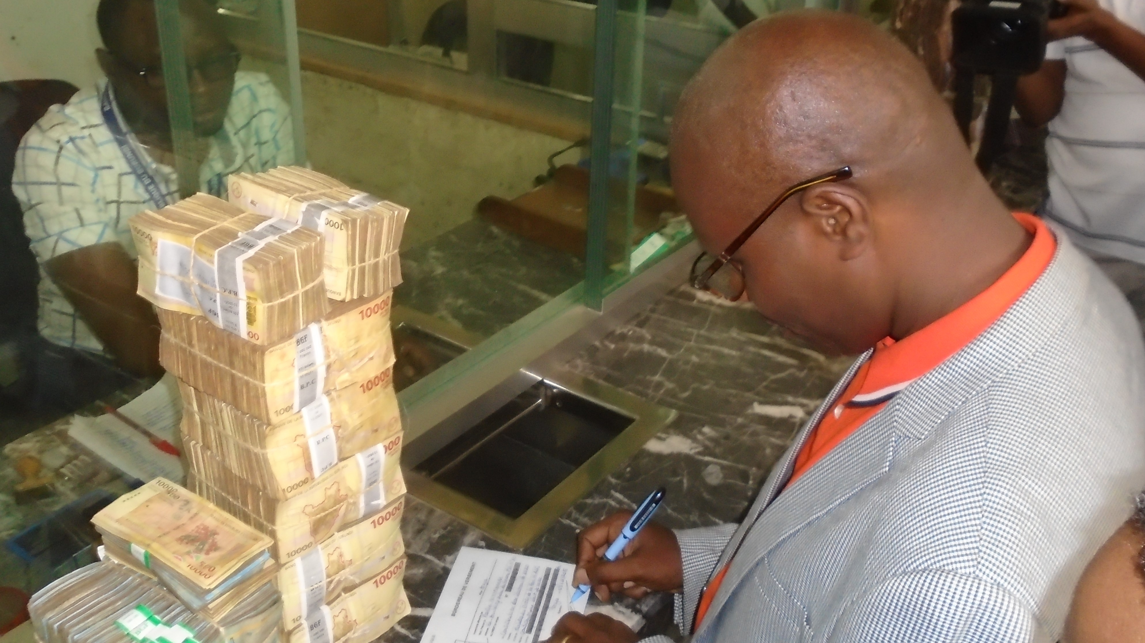 Plus de 71 000 000 FBU versés ce vendredi sur le compte électoral  de 2020  au Burundi