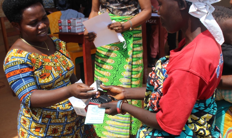 Désormais, 3300 femmes pauvres de Mwaro, avec des téléphones portables