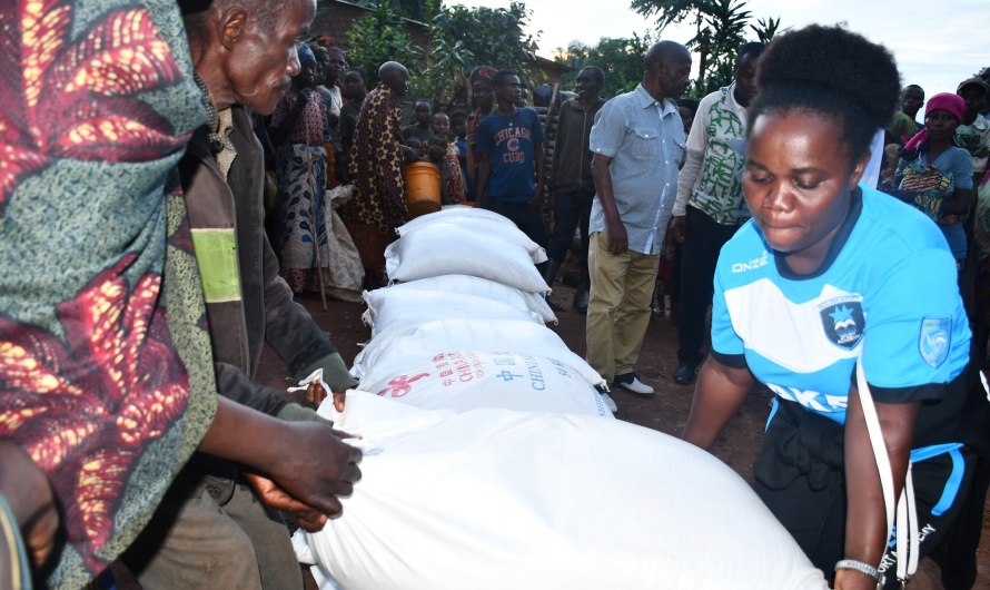 Une assistance composée de 1500 kg de riz et de 250 kg d’engrais chimiques a été octroyée à 150 personnes vulnérables nouvellement installées sur la colline Gahwazi 2