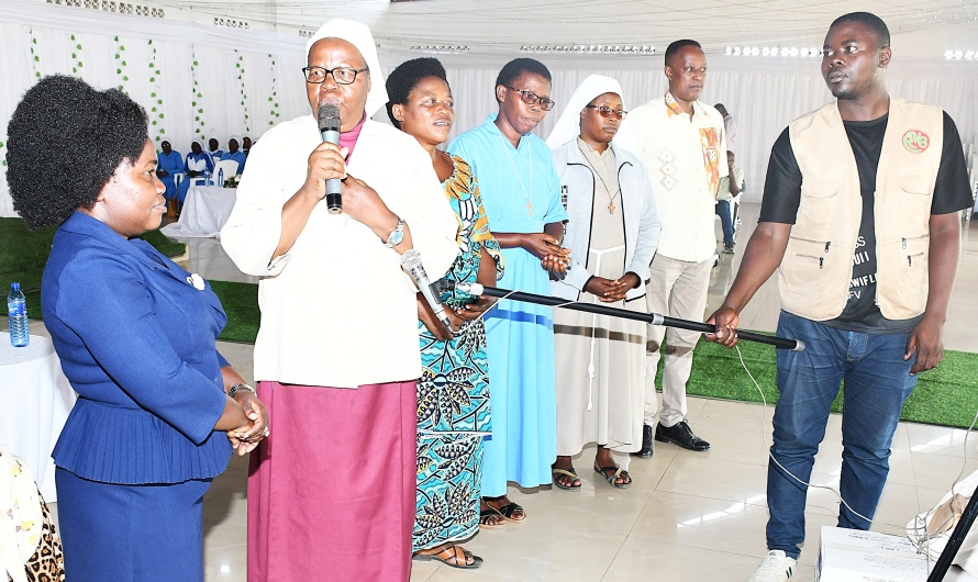 Distributions des vivres aux orphelinats